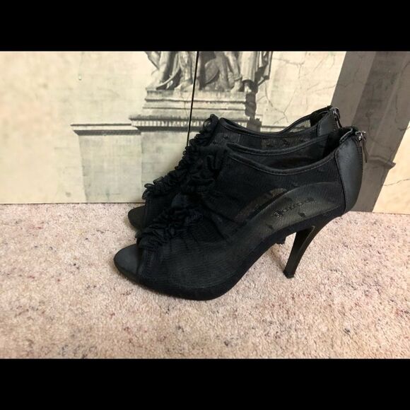 Beautiful cloth heels by Maripe in size 9 - Picture 2 of 4